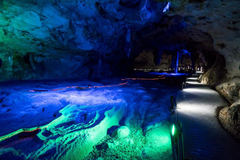 保康县成功举办文旅冰雪嘉年华暨首届滑雪比赛