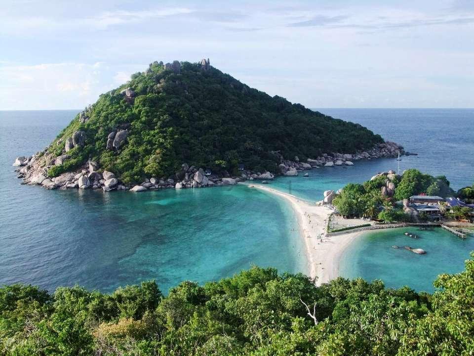 倪妮穿羽绒服也是满满的时尚感，羽绒服怎样穿才时尚呢？游戏画面
