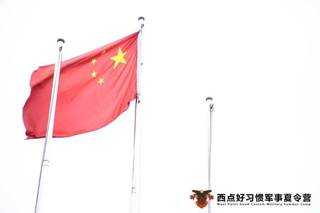 游客欢乐背后，一群人在默默守护