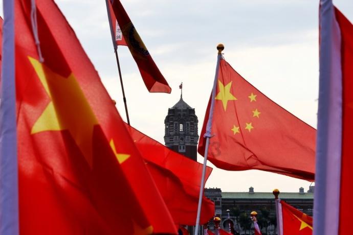 “间歇性踌躇满志,持续性混吃等死”的哲学分析