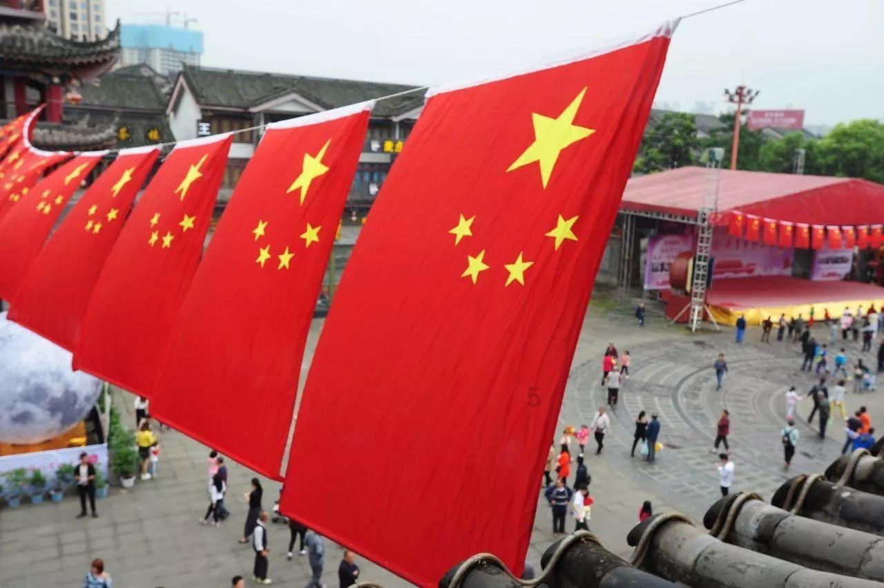 杨紫《要久久爱》首播一片差评：演技一成不变，比范丞丞老太多！