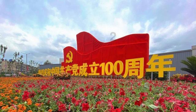 跑进西湖群山 画出“中国龙”