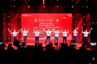 高校推出龙年年货大大大礼包,网友:“羡慕的泪水从嘴里流了出来……”