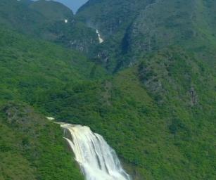 探索未知山峰