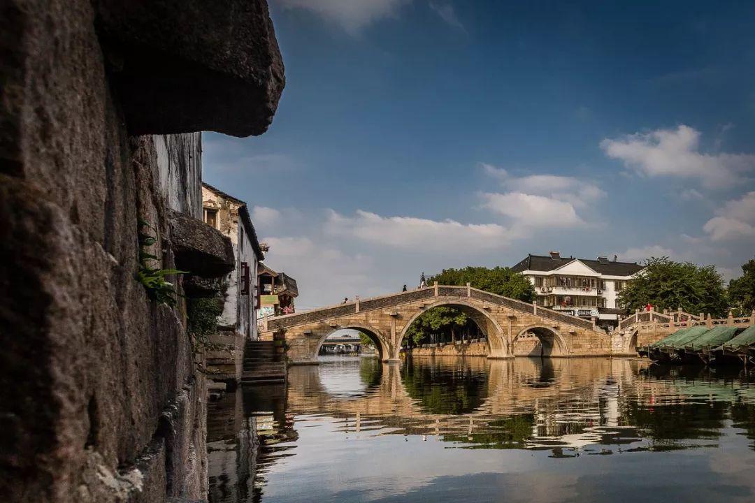 网红变长红,路途中目光所及皆为图画!泉城十大打卡地等你品阅 | 2024新春消费攻略