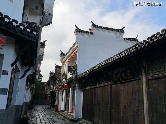 媒体人:扬科维奇这莫名其妙的首发,让人想起《吻别》里一句歌词