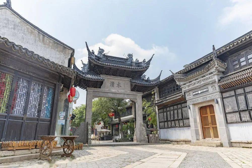 热销的“年饭礼盒”里都有点啥 春节的脚步越来越近,您家的年饭在哪儿吃?