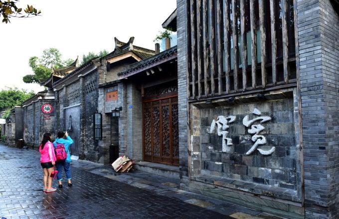 想把金手镯应该去哪里卖掉？游戏画面