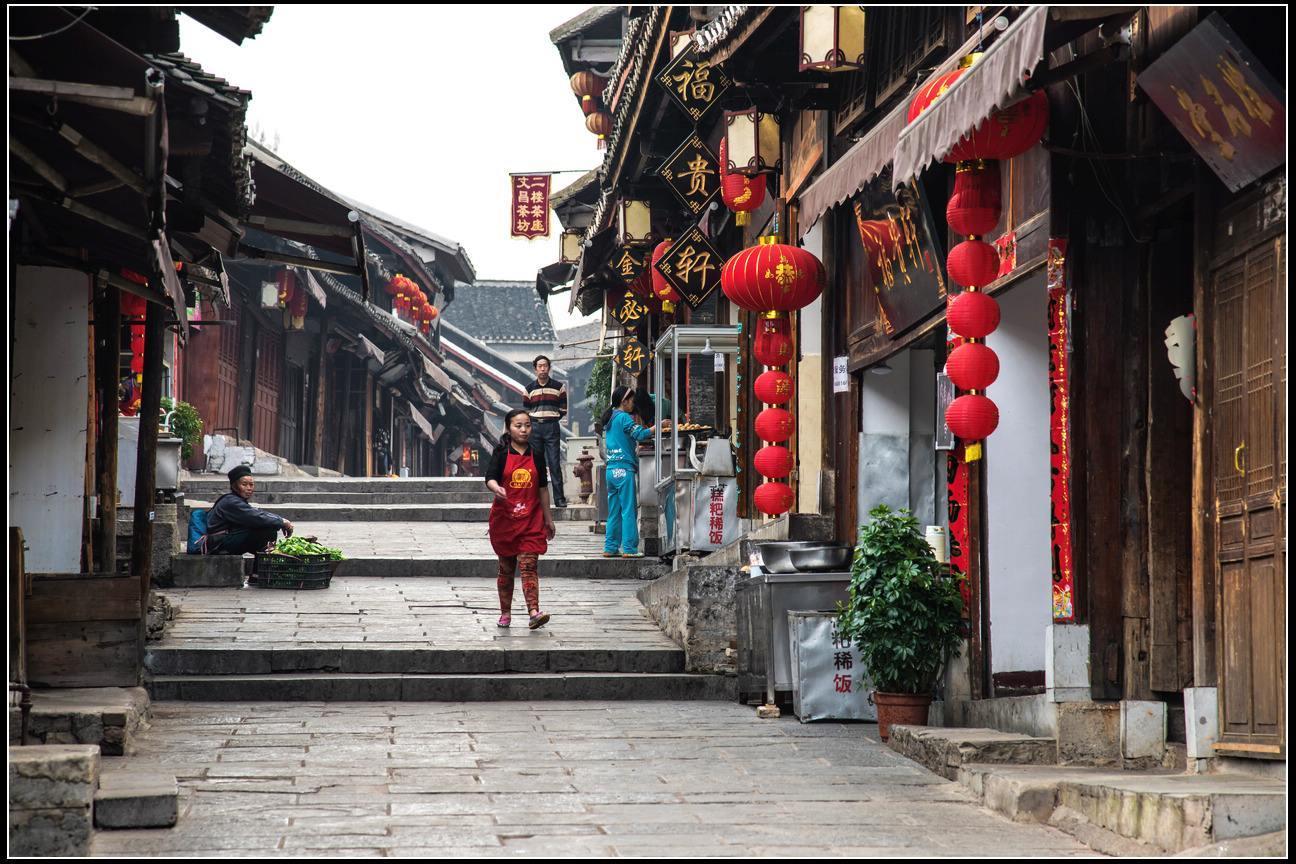 第四代奔腾B70澎湃动力，始终快人一步，驾控自如，稳如泰山！