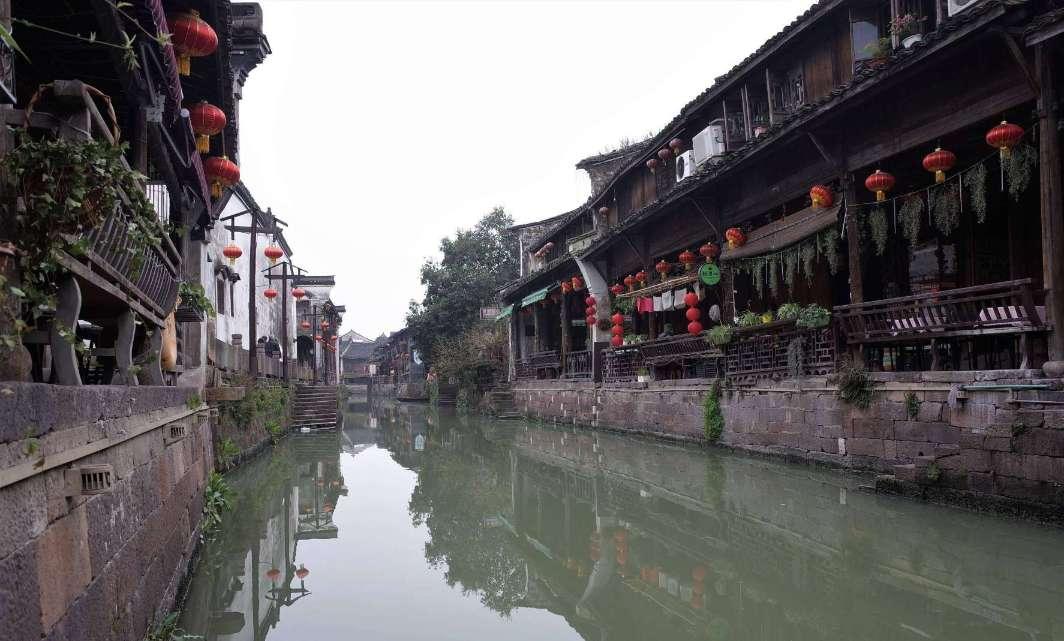 又发现一条护城壕!这让考古队员兴奋不已,规模十分不一样